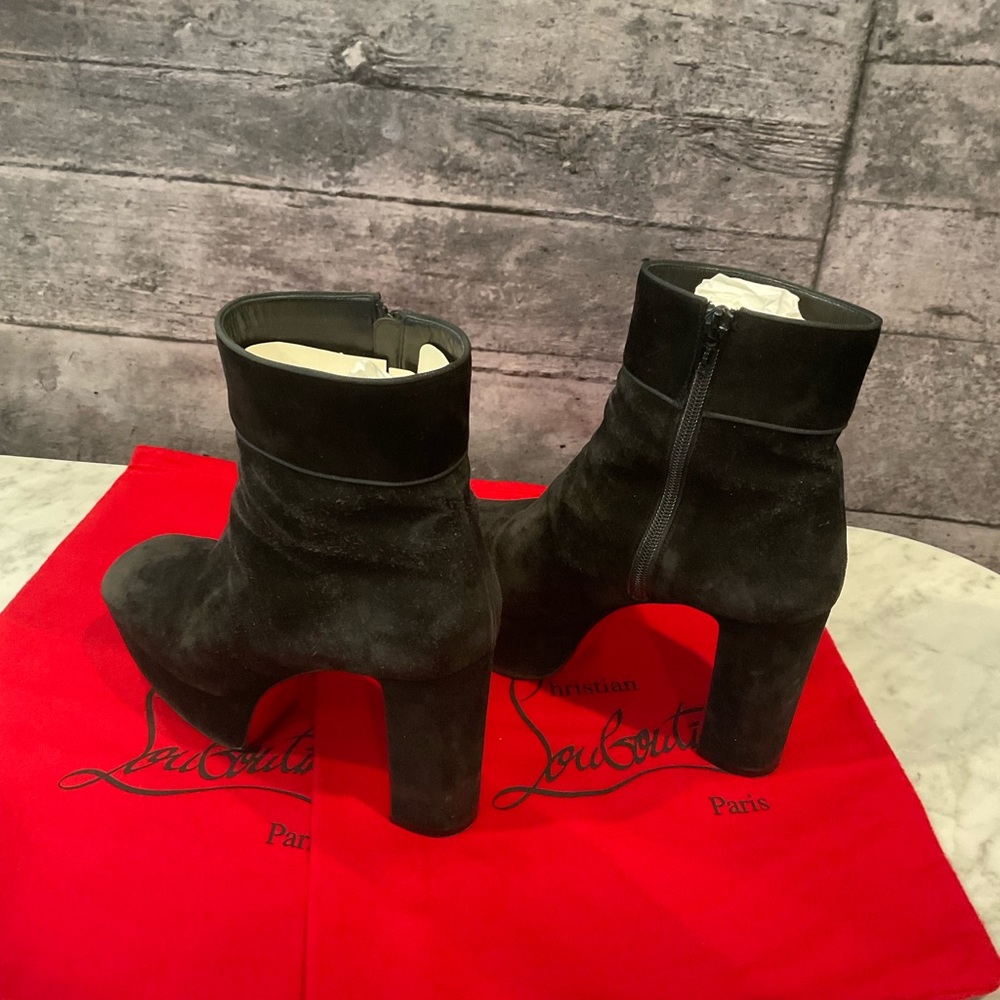 Keep it mad posh with these sexy red bottomed booties!